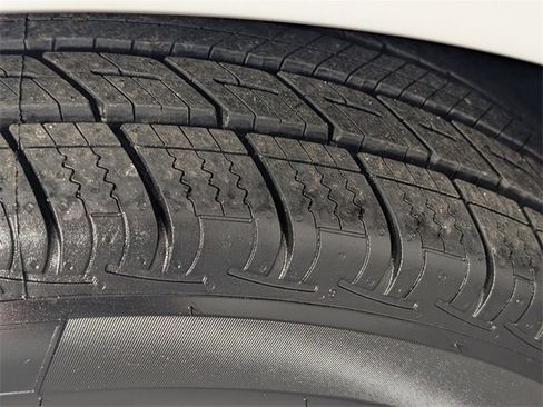 Used 2019 Chevrolet Equinox LT image 9