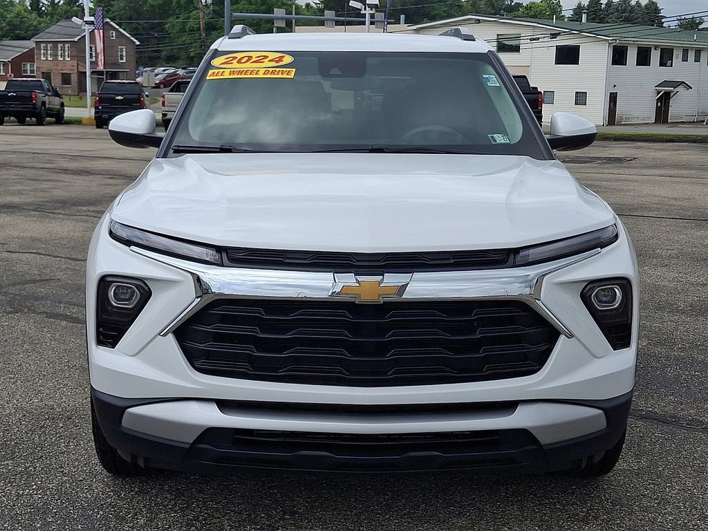 Used 2024 Chevrolet TrailBlazer LT AWD/4WD image 3