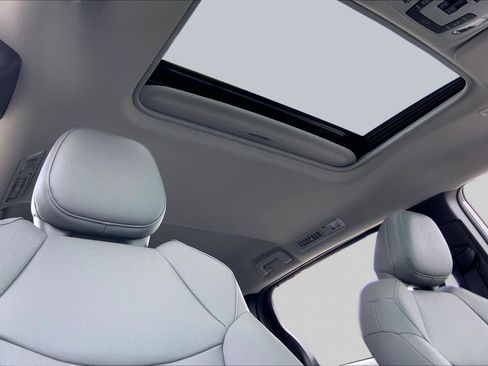 Certified 2026 Toyota Sienna XLE FWD image 14