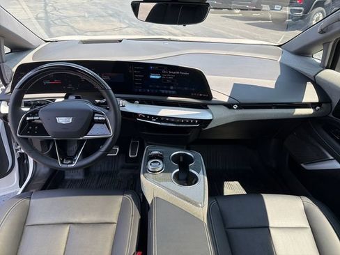 Certified 2025 Cadillac Optiq Luxury 2 w/ LPO, Floor Liner Package AWD/4WD image 14