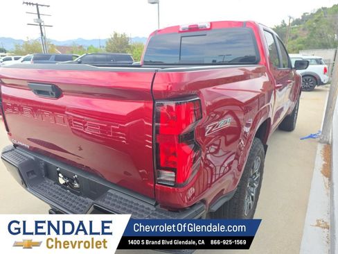 Used 2025 Chevrolet Colorado Z71 AWD/4WD image 4