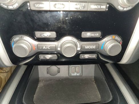 Used 2018 Nissan Pathfinder SV image 21