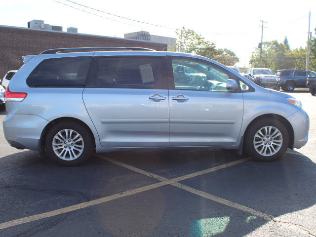 Used 2012 Toyota Sienna XLE FWD image 5