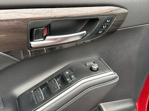 New 2026 Toyota Highlander Platinum AWD/4WD image 15