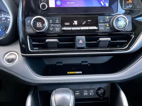 Used 2023 Toyota Highlander XLE image 34