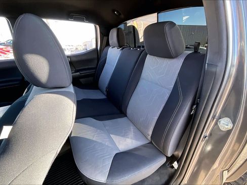 Used 2020 Toyota Tacoma TRD Off-Road image 19