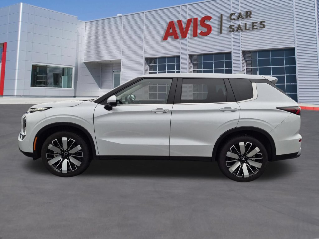 Used 2025 Mitsubishi Outlander SE AWD/4WD image 8