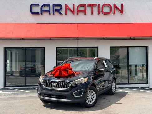 Used 2018 Kia Sorento FWD image 2
