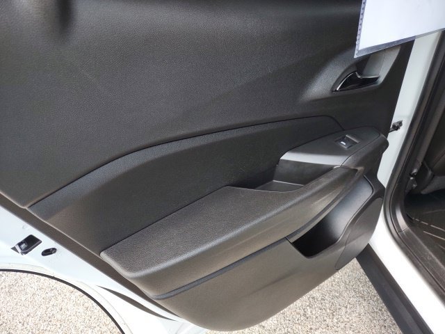 Used 2025 Chevrolet Trax RS w/ Sunroof Package FWD image 17