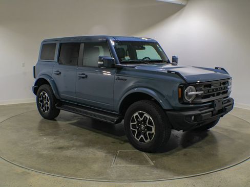 Used 2025 Ford Bronco Outer Banks AWD/4WD image 8