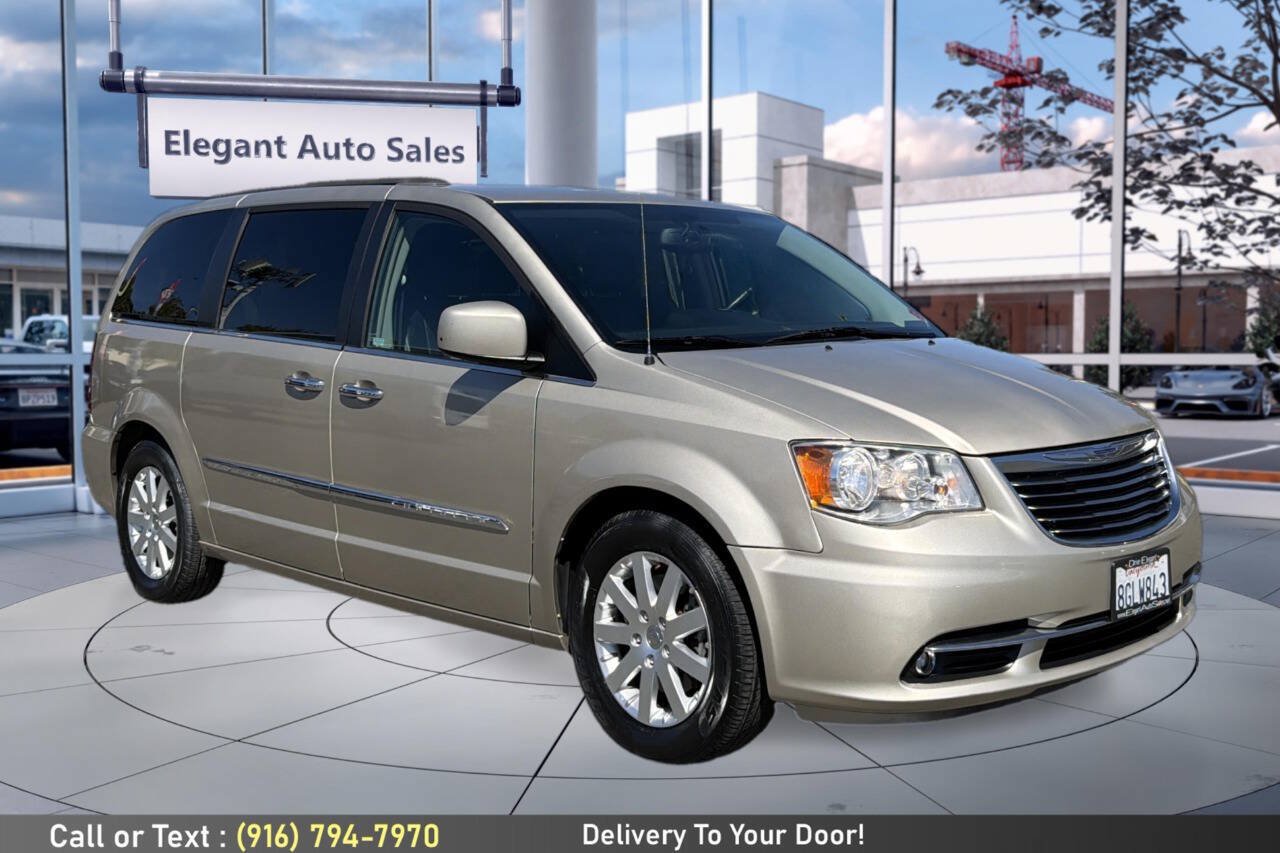 Used 2016 Chrysler Town & Country Touring w/ Driver Convenience Group FWD image 3
