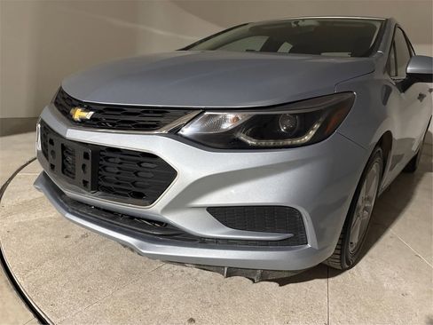 Used 2017 Chevrolet Cruze LT w/ Convenience Package image 12