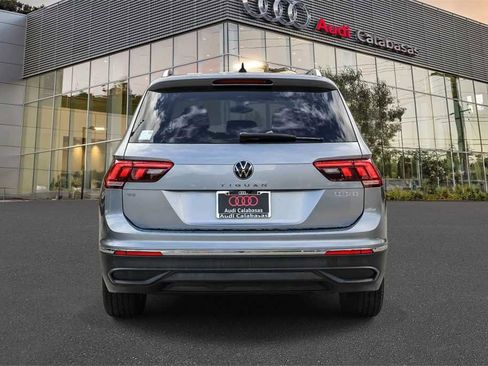 Used 2022 Volkswagen Tiguan SE w/ Panoramic Sunroof Package image 3