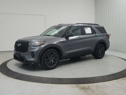 Used 2025 Ford Explorer ST-Line w/ Premium Package RWD image 3