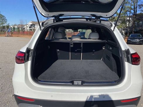 Used 2025 Mercedes-Benz GLC 300 image 10