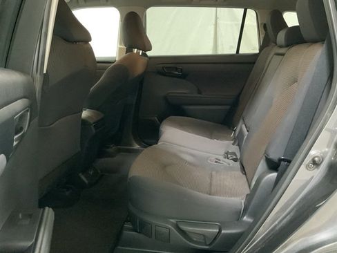 Used 2023 Toyota Highlander LE AWD/4WD image 17