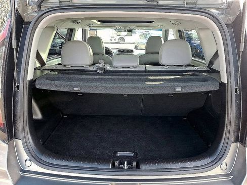 Certified 2019 Kia Soul + w/ Primo Package image 32