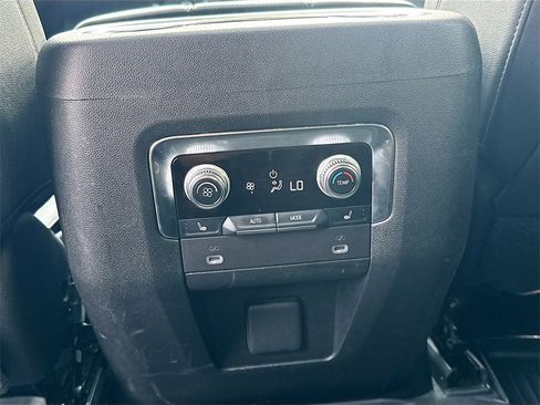 Used 2022 GMC Yukon SLT w/ SLT Premium Package image 28