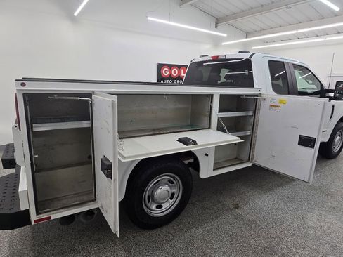 Used 2022 Ford F250 XL w/ Power Equipment Group image 8