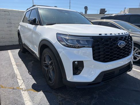 Used 2025 Ford Explorer ST AWD/4WD image 3