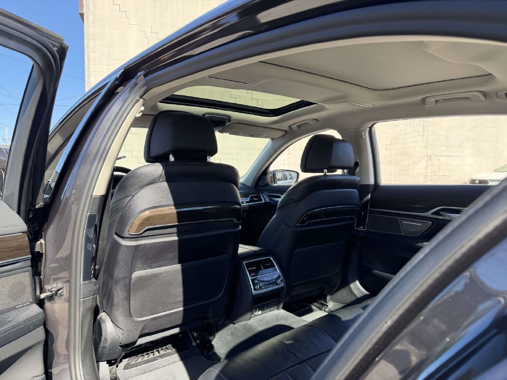 Used 2022 BMW 740i xDrive AWD/4WD image 21