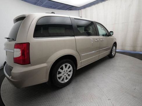 Used 2014 Chrysler Town & Country Touring w/ Driver Convenience Group FWD image 38