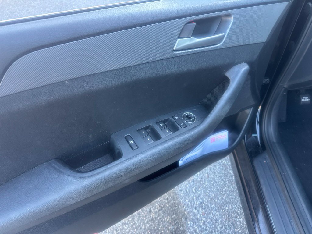 Used 2019 Hyundai Sonata SE w/ Winter Weather Package FWD image 10