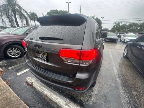 Used 2018 Jeep Grand Cherokee Laredo RWD image 25