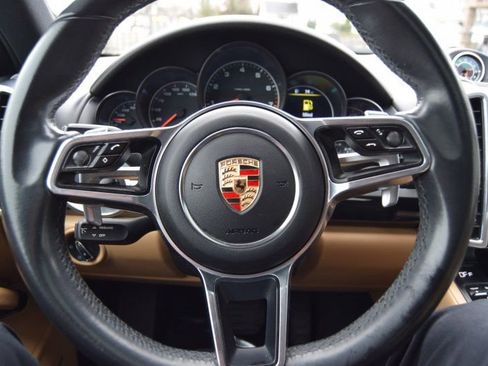 Used 2016 Porsche Cayenne image 29