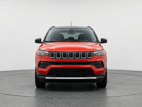 Used 2025 Jeep Compass Limited image 2