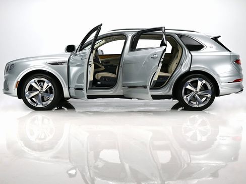 Certified 2025 Bentley Bentayga Extended Wheelbase image 36