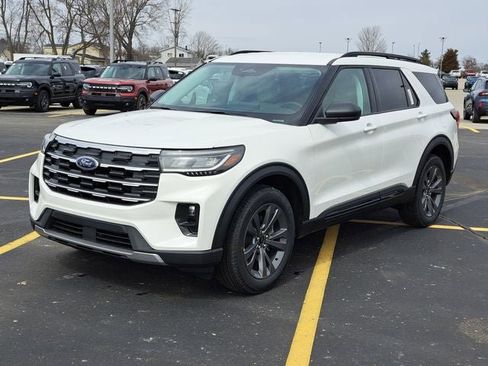 New 2026 Ford Explorer Active w/ Active Comfort Package AWD/4WD image 2