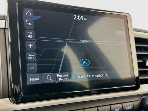 Used 2023 Hyundai Venue Limited FWD image 13