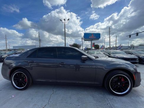 Used 2019 Chrysler 300 S AWD/4WD image 11