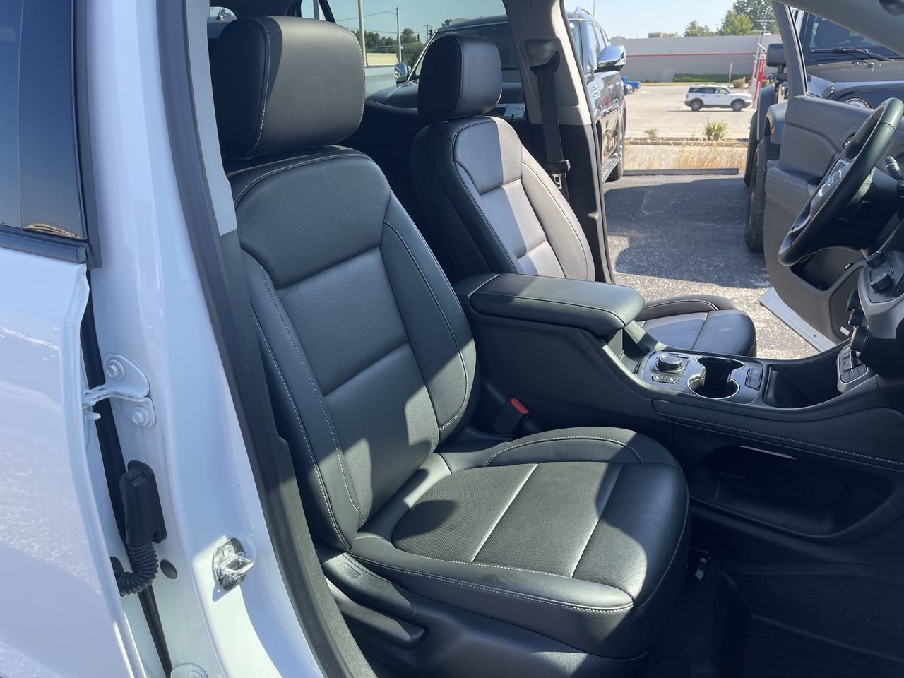 Used 2023 GMC Acadia SLT w/ Elevation Edition AWD/4WD image 29