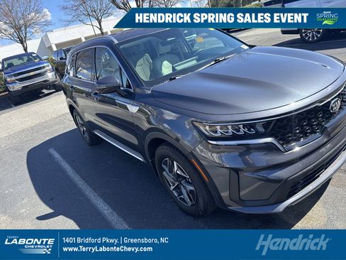 Used 2021 Kia Sorento S image 1