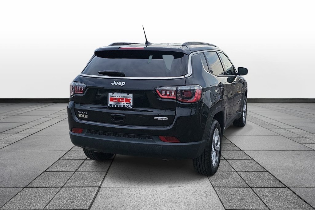 Used 2025 Jeep Compass Latitude AWD/4WD image 5