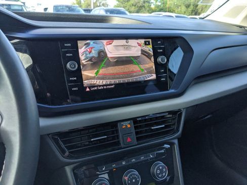 Certified 2023 Volkswagen Taos SE w/ Black Wheel Package image 10