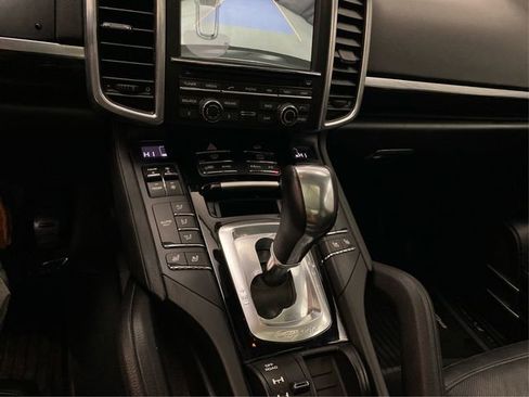 Used 2014 Porsche Cayenne Platinum Edition image 32