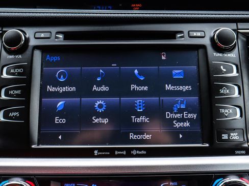 Used 2019 Toyota Highlander XLE AWD/4WD image 10