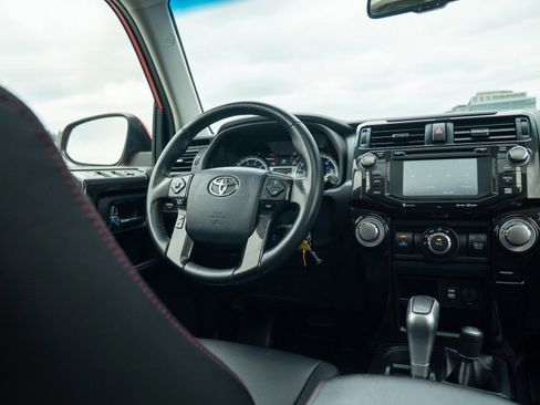 Used 2018 Toyota 4Runner TRD Off-Road Premium AWD/4WD image 20
