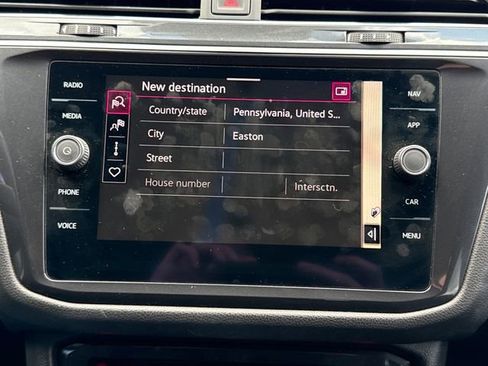 Used 2022 Volkswagen Tiguan SEL R-Line image 31