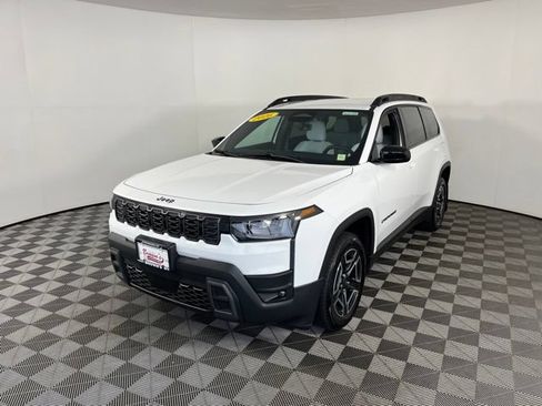 Used 2026 Jeep Cherokee Laredo AWD/4WD image 3