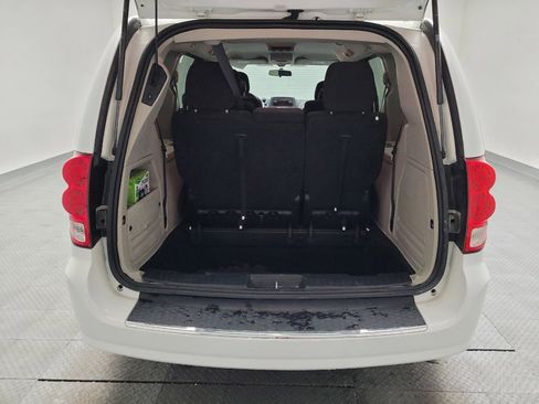 Used 2016 Dodge Grand Caravan SXT image 29