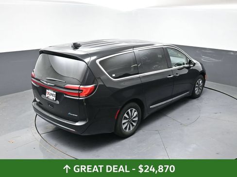 Used 2023 Chrysler Pacifica Limited FWD image 44