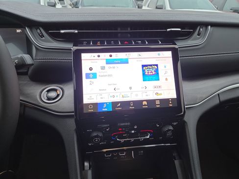 New 2025 Jeep Grand Cherokee L Limited w/ Trailer Tow Package image 11