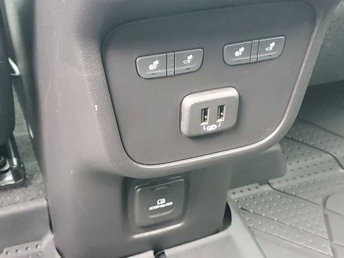 Used 2024 Chevrolet Equinox Premier AWD/4WD image 30