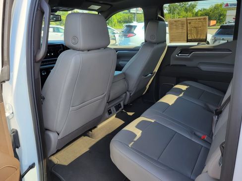 Used 2024 GMC Sierra 1500 SLT AWD/4WD image 13