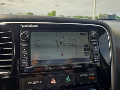Used 2015 Mitsubishi Outlander GT AWD/4WD image 13