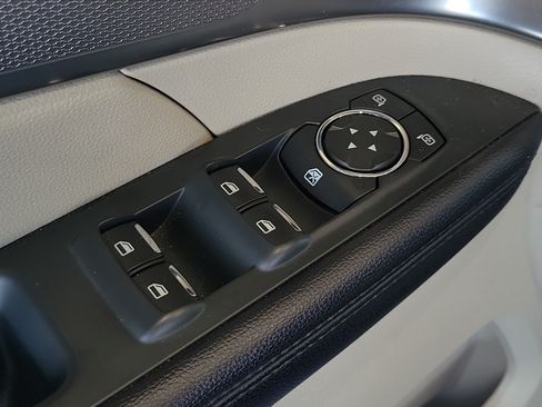 Used 2018 Ford Explorer XLT w/ Equipment Group 202A FWD image 18